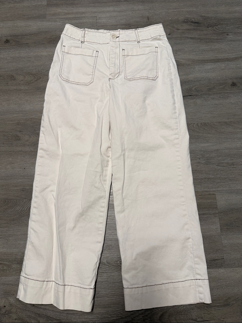 High-Rise Wide-Leg Ecru Jeans with Contrast Stitching